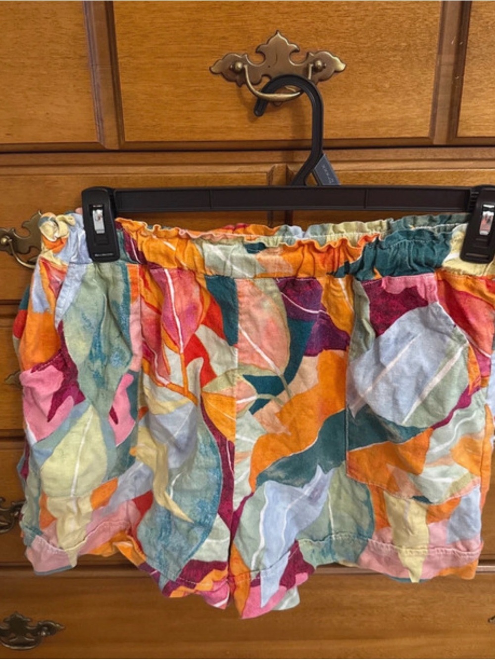 Time and Tru Multicolor Abstract Print Elastic Waist Shorts